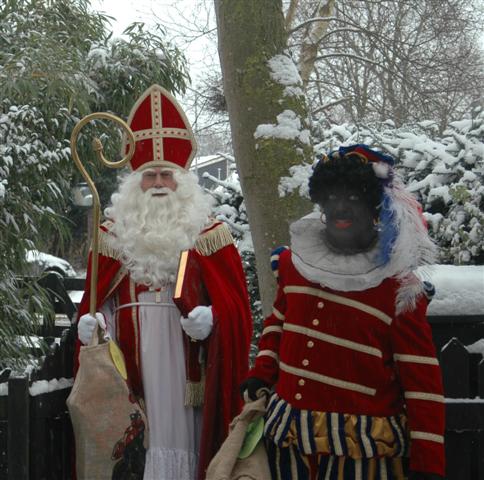 Sinterklaas en Zwarte Piet bij Hoi Pipeloi