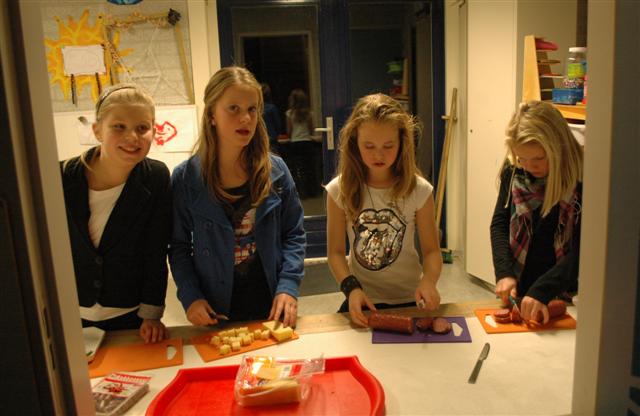 Kinderen bso Hoi Pipeloi organiseren Party