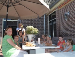 smullen van zelfgemaakte pizza’s