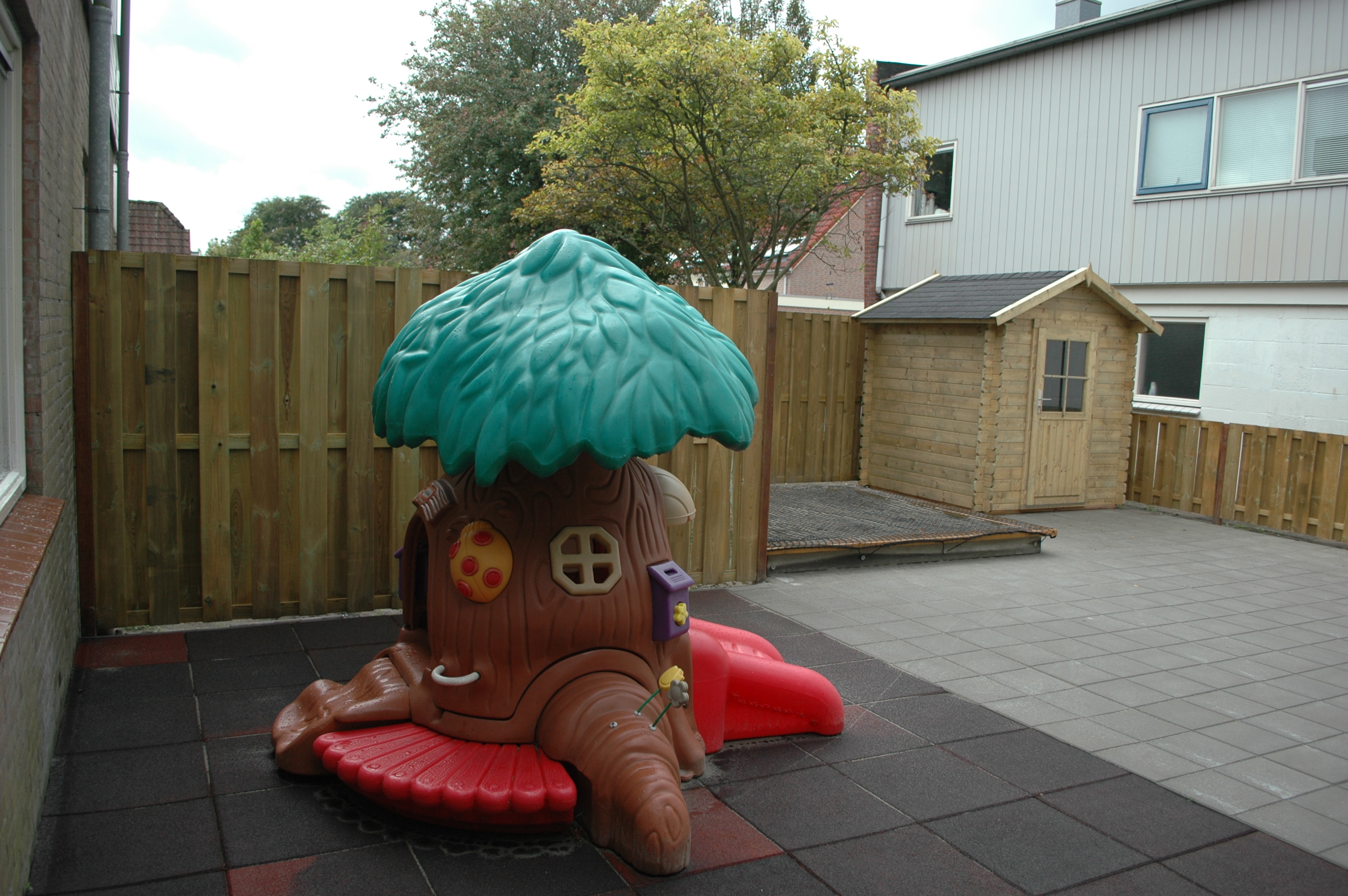 Nieuwe tuin kinderdagverblijf Hoi Pipeloi