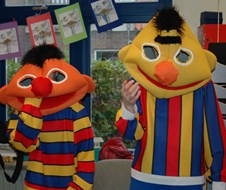 Bert & Ernie maken grapjes